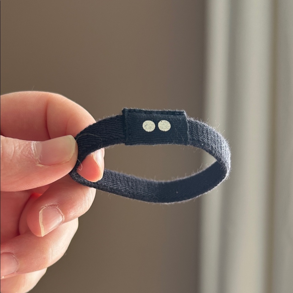 NWOT - Kooshoo compostable hair tie: black